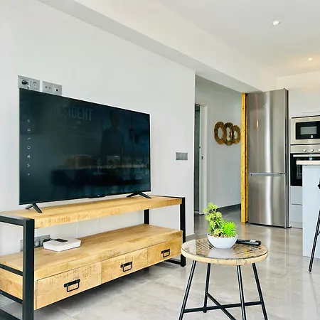 Stylish Sea-view Apartamento